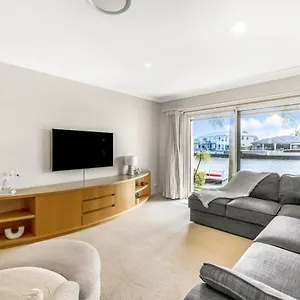  Holiday home By The Canal - Runaway Bay